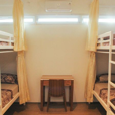 Rion Hostel Bogor Zewnętrze zdjęcie