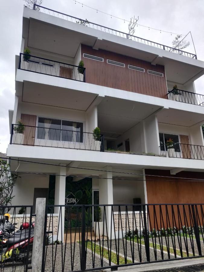 Rion Hostel Bogor Zewnętrze zdjęcie