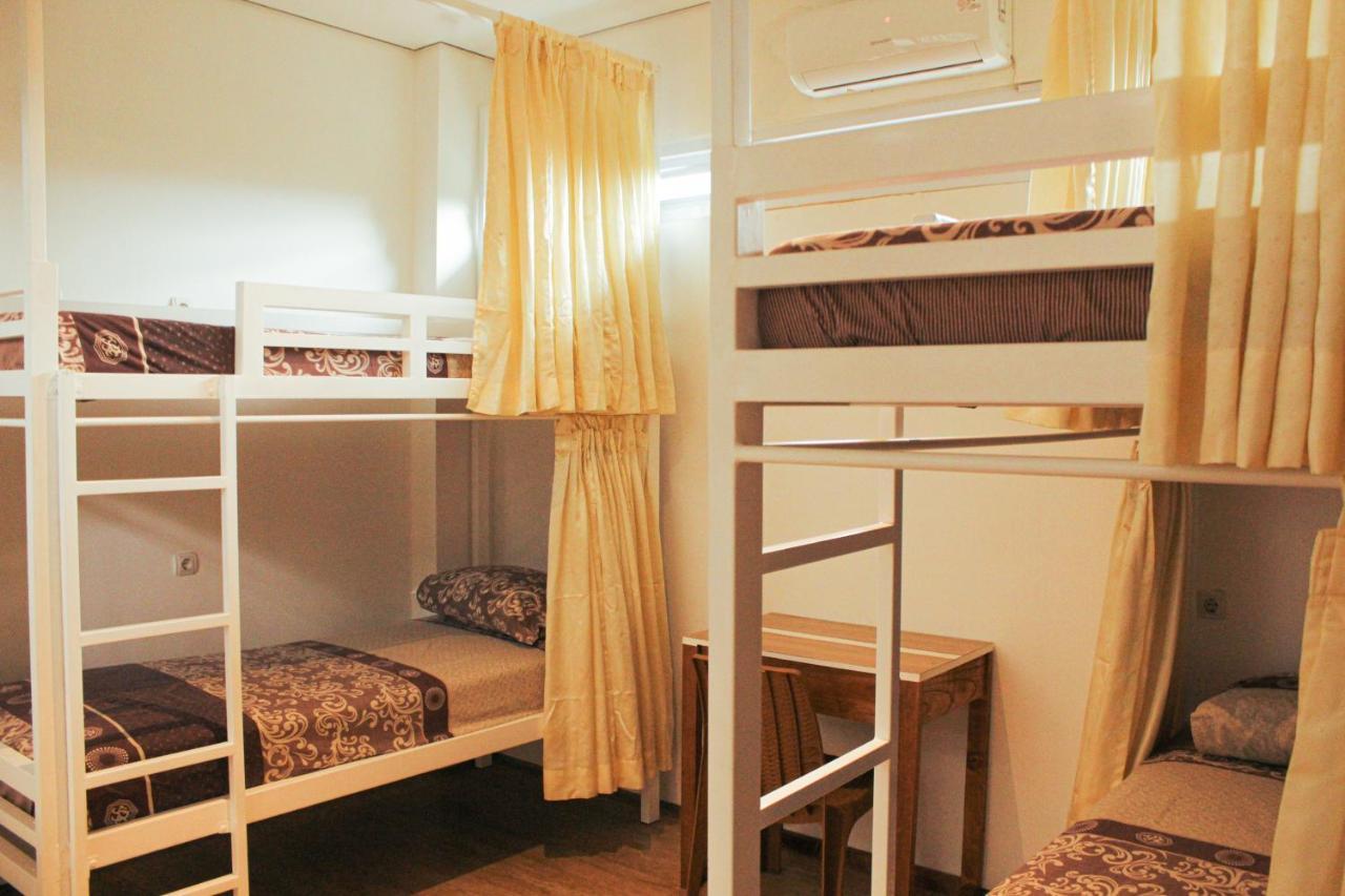 Rion Hostel Bogor Zewnętrze zdjęcie