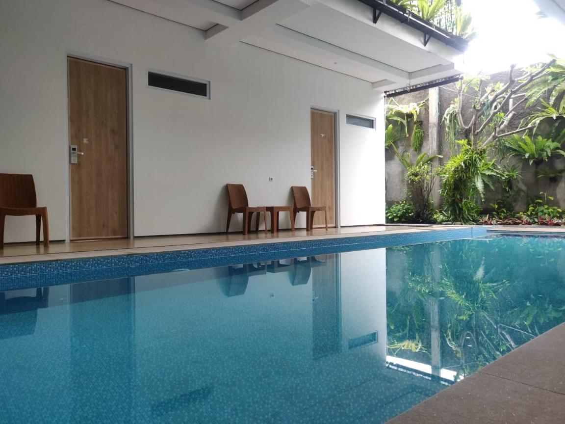 Rion Hostel Bogor Zewnętrze zdjęcie