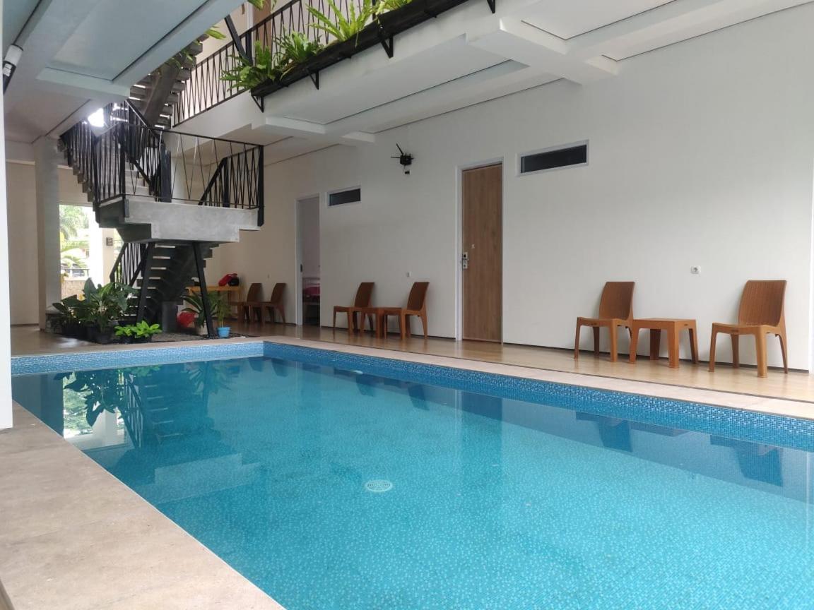 Rion Hostel Bogor Zewnętrze zdjęcie