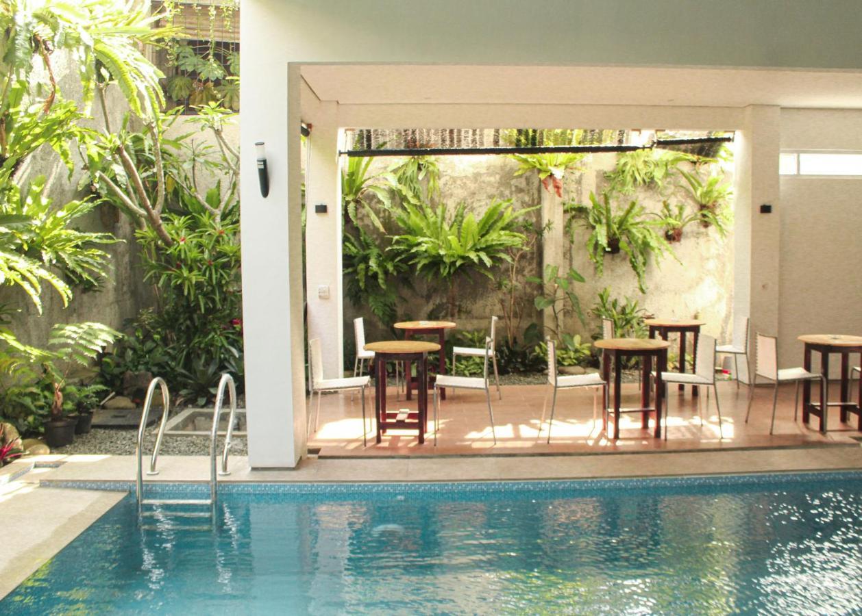 Rion Hostel Bogor Zewnętrze zdjęcie