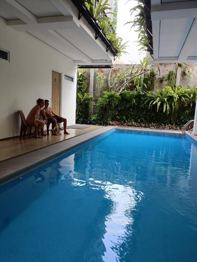 Rion Hostel Bogor Zewnętrze zdjęcie